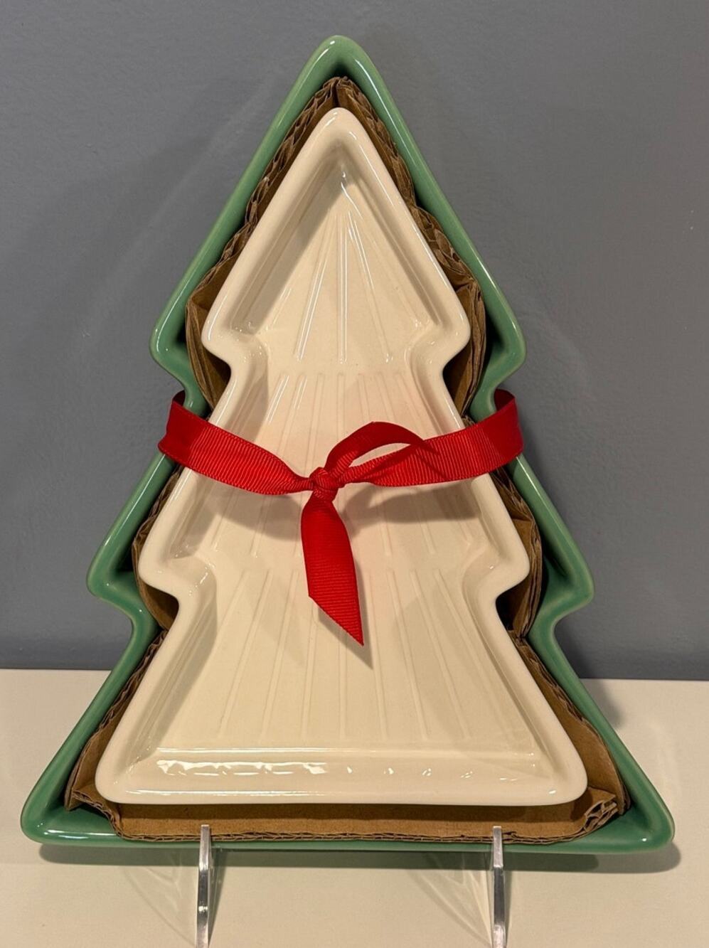 NWT Hallmark Ceramic Christmas Tree Nesting Dishes - Set of 2